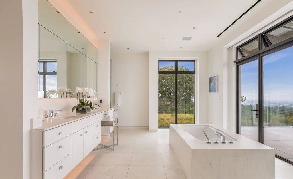9966 Beverly Grove Dr A Breathtaking Beverly Hills Estate with 180° Ocean to City Views — Listed at 77.5 Million 14