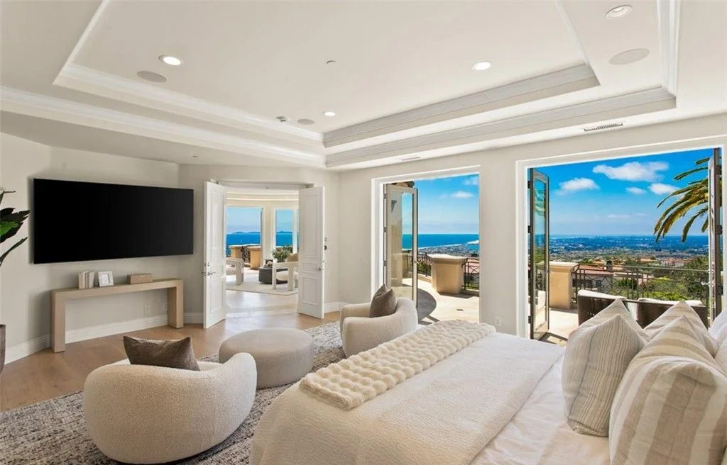 A Breathtaking Architectural Masterpiece at 22 Pelican Crest Dr Redefines Coastal Luxury — 29 14