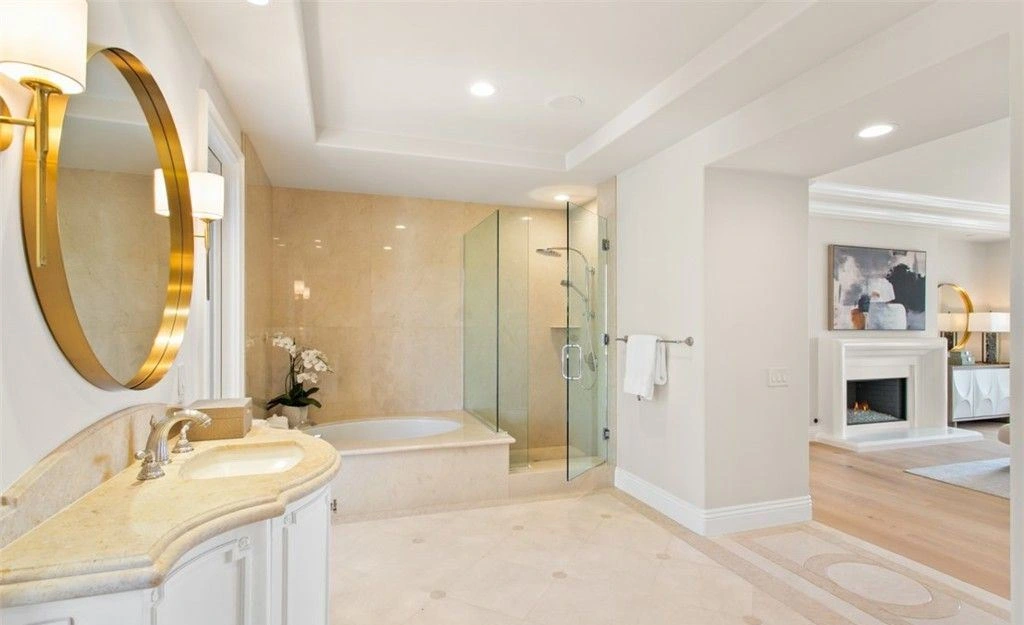 A Breathtaking Architectural Masterpiece at 22 Pelican Crest Dr Redefines Coastal Luxury — 29 18