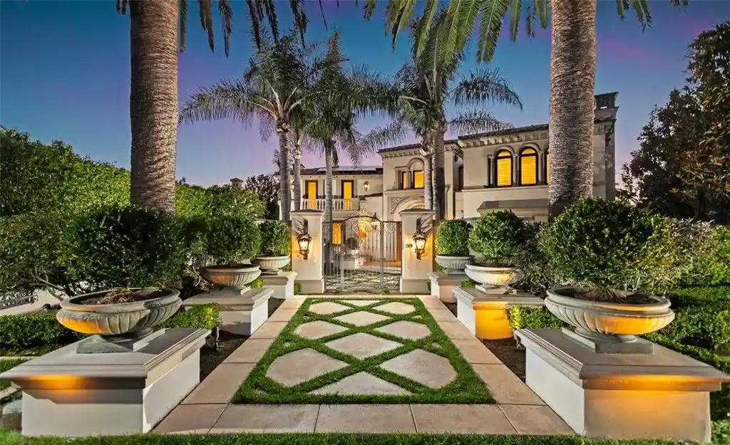 A Breathtaking Architectural Masterpiece at 22 Pelican Crest Dr Redefines Coastal Luxury — 29 2