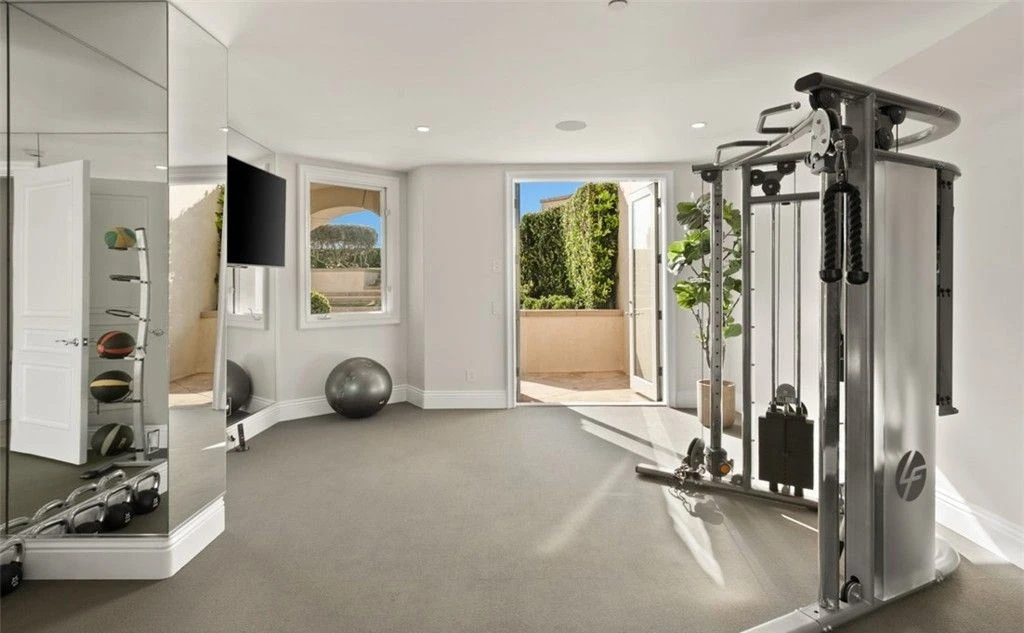 A Breathtaking Architectural Masterpiece at 22 Pelican Crest Dr Redefines Coastal Luxury — 29 20