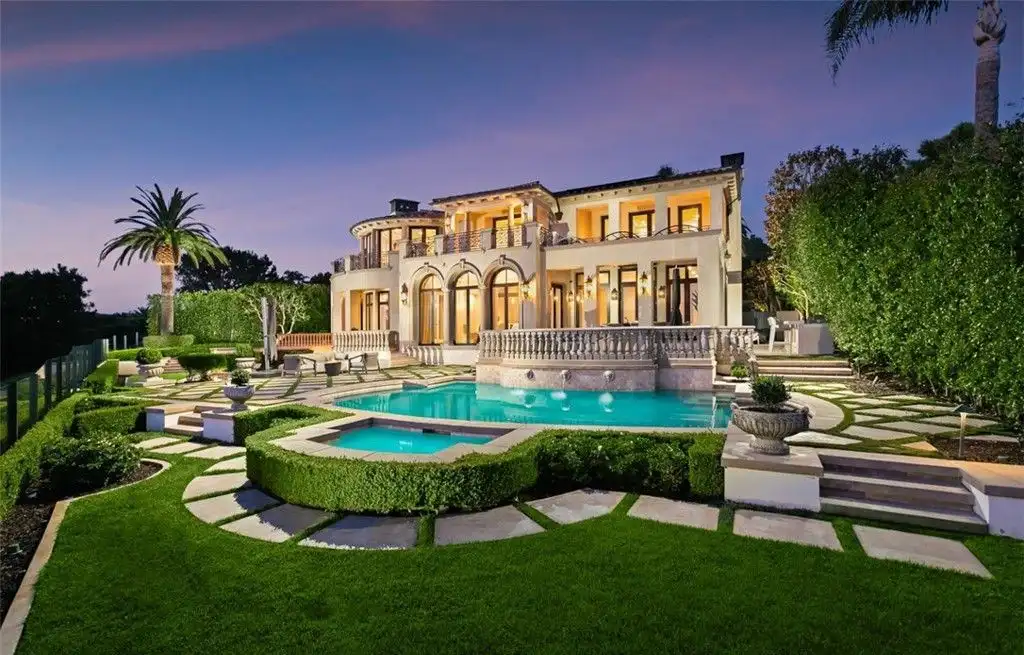 A Breathtaking Architectural Masterpiece at 22 Pelican Crest Dr Redefines Coastal Luxury — 29 24