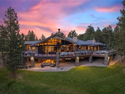 A Spectacular Sanctuary at 113 Elk Crossing Lane Blends Bold Architecture with Scenic Majesty — Asking 7 1