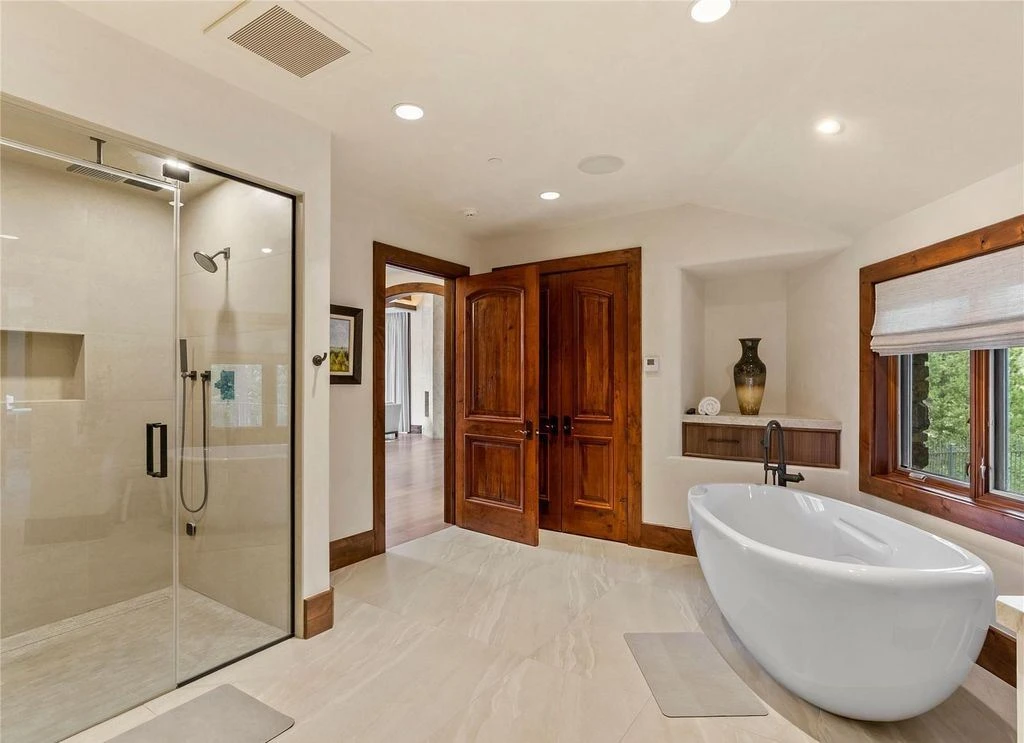 A Spectacular Sanctuary at 113 Elk Crossing Lane Blends Bold Architecture with Scenic Majesty — Asking 7 11