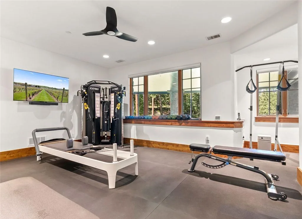 A Spectacular Sanctuary at 113 Elk Crossing Lane Blends Bold Architecture with Scenic Majesty — Asking 7 12