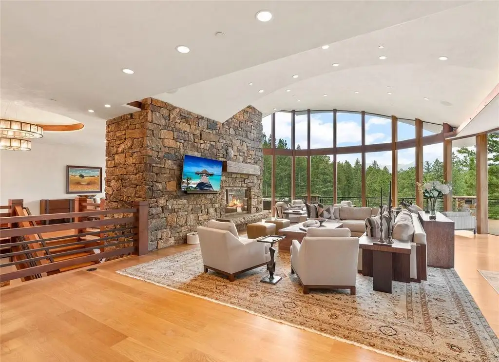 A Spectacular Sanctuary at 113 Elk Crossing Lane Blends Bold Architecture with Scenic Majesty — Asking 7 3