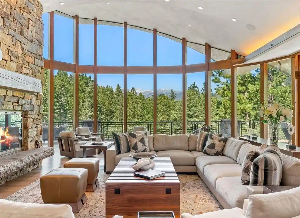 A Spectacular Sanctuary at 113 Elk Crossing Lane Blends Bold Architecture with Scenic Majesty — Asking 7 4