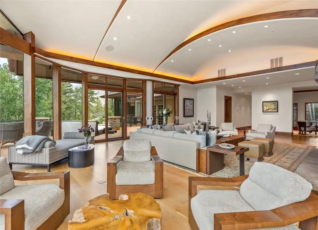 A Spectacular Sanctuary at 113 Elk Crossing Lane Blends Bold Architecture with Scenic Majesty — Asking 7 5