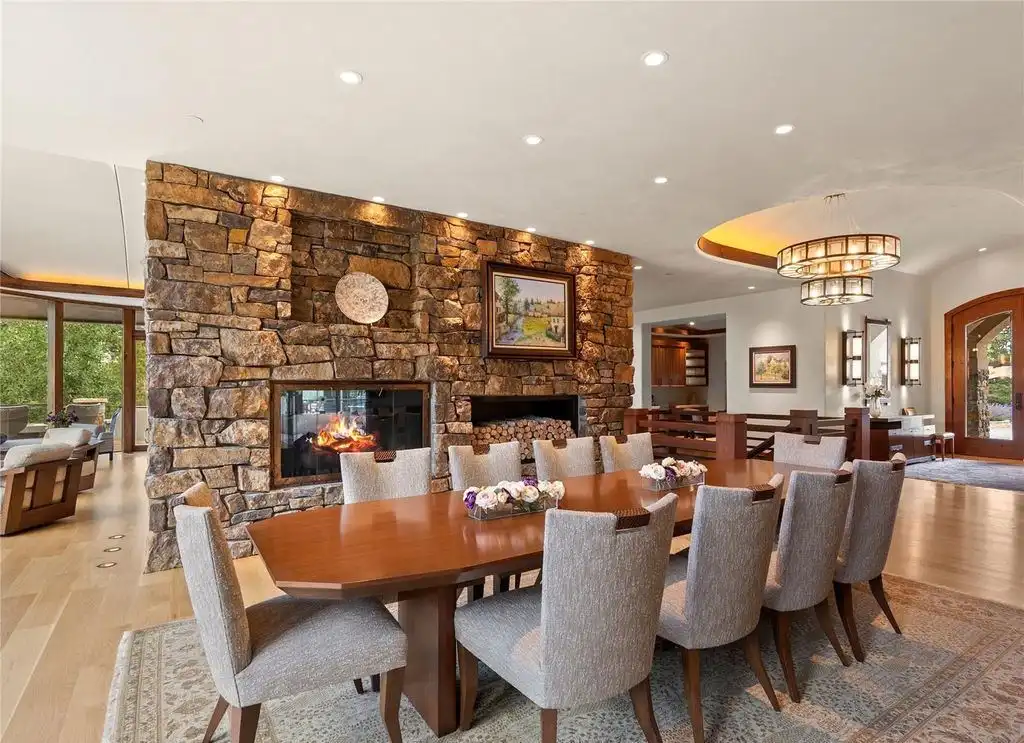 A Spectacular Sanctuary at 113 Elk Crossing Lane Blends Bold Architecture with Scenic Majesty — Asking 7 6