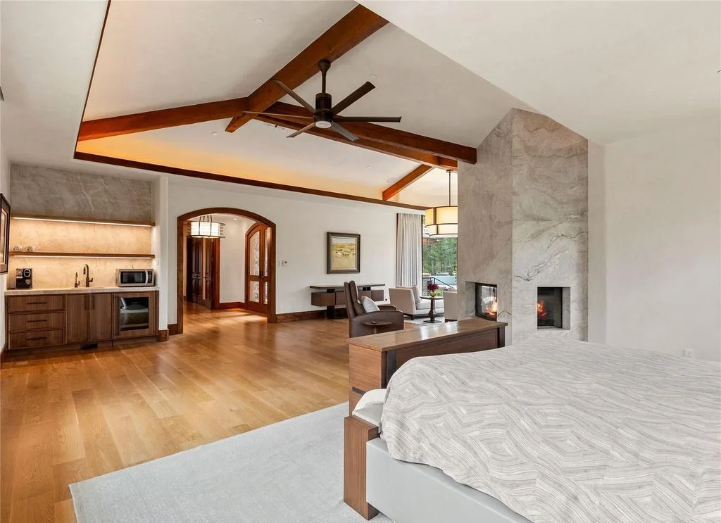 A Spectacular Sanctuary at 113 Elk Crossing Lane Blends Bold Architecture with Scenic Majesty — Asking 7 9