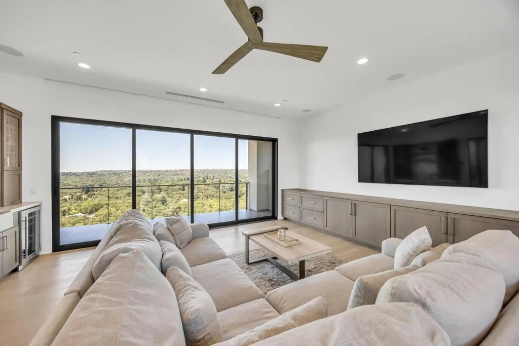 A Stunning Architectural Showcase at 8140 Brookhollow Ct Blends Indoor Comfort and Outdoor Elegance — 7.295 Million 14
