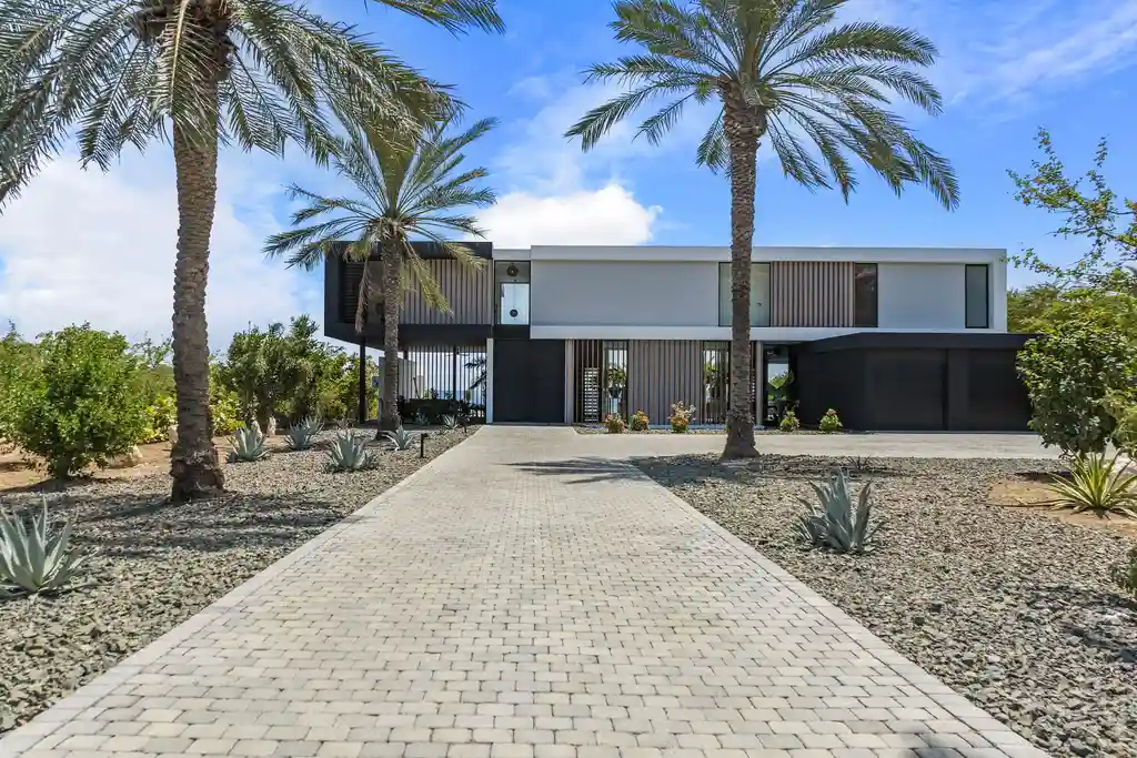 Blackbox Villa by STATE of Architecture, A Tropical Minimalist Masterpiece in Coral Estate
