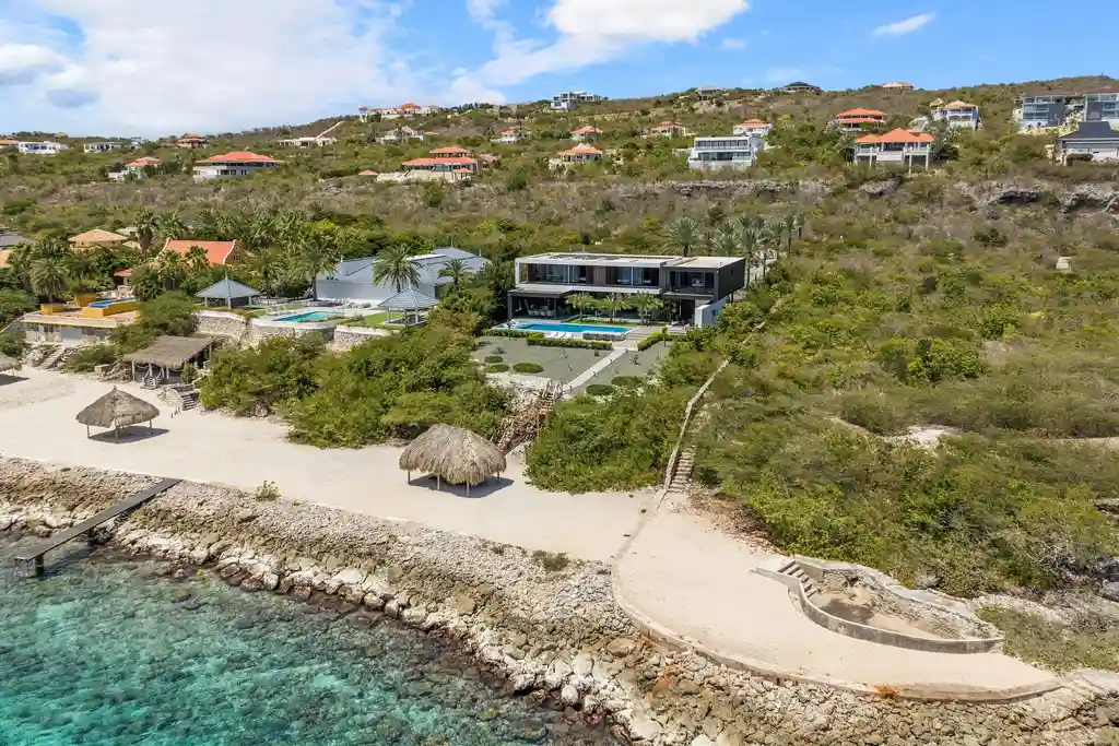 Blackbox Villa by STATE of Architecture A Tropical Minimalist Masterpiece in Coral Estate 7