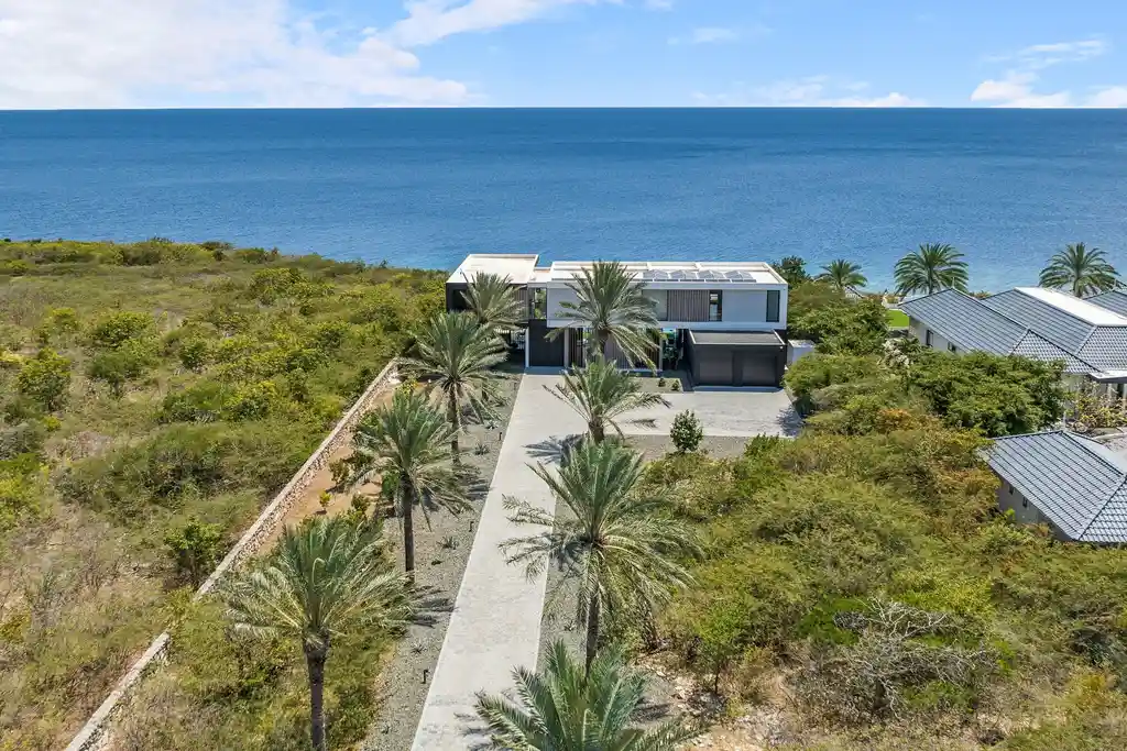 Blackbox Villa by STATE of Architecture A Tropical Minimalist Masterpiece in Coral Estate 9
