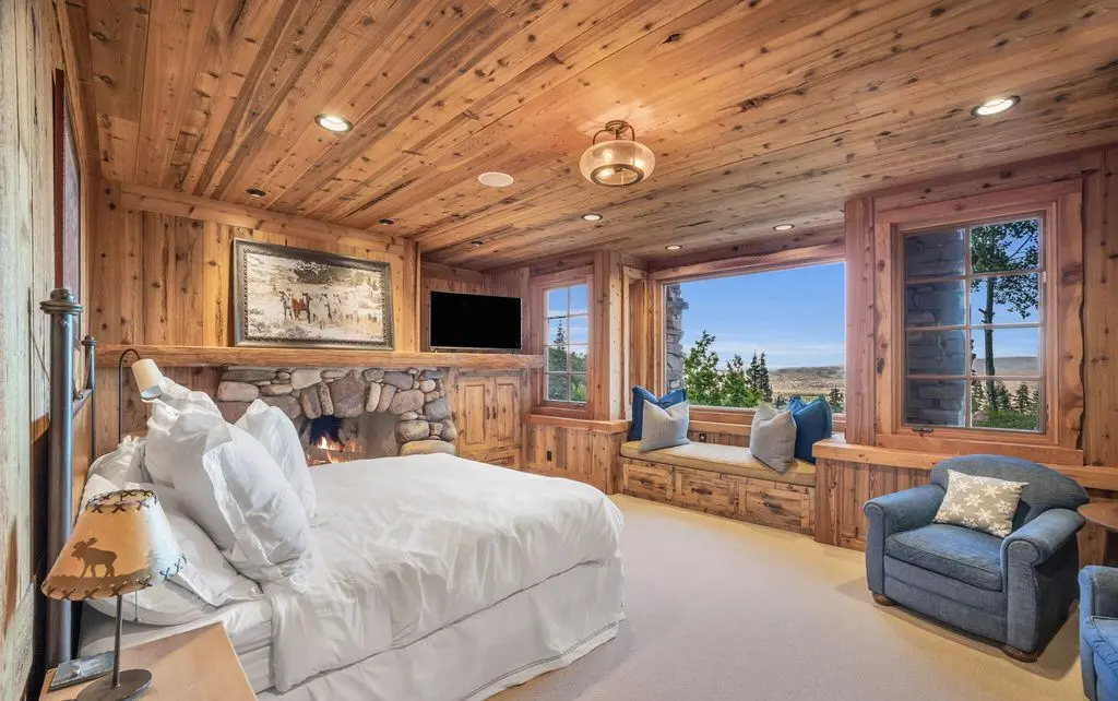 Breathtaking Ranch Estate at 2500 W White Pine Ln Blends Rustic Charm with Refined Luxury – 19 12