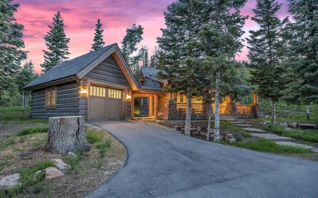 Breathtaking Ranch Estate at 2500 W White Pine Ln Blends Rustic Charm with Refined Luxury – 19 14