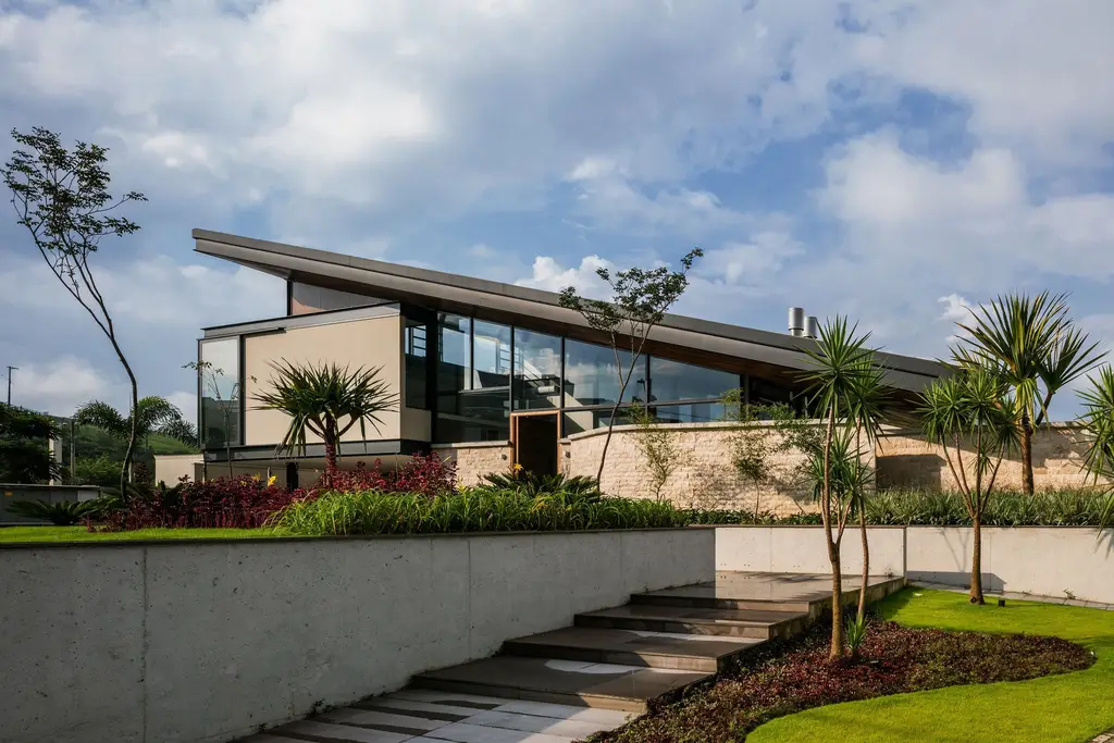 CR House by Obra Arquitetos, An Open-Plan Brazilian Home Blending Light, Landscape, and Sustainability