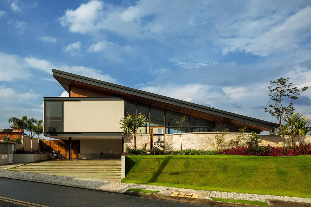 CR House by Obra Arquitetos, An Open-Plan Brazilian Home Blending Light, Landscape, and Sustainability
