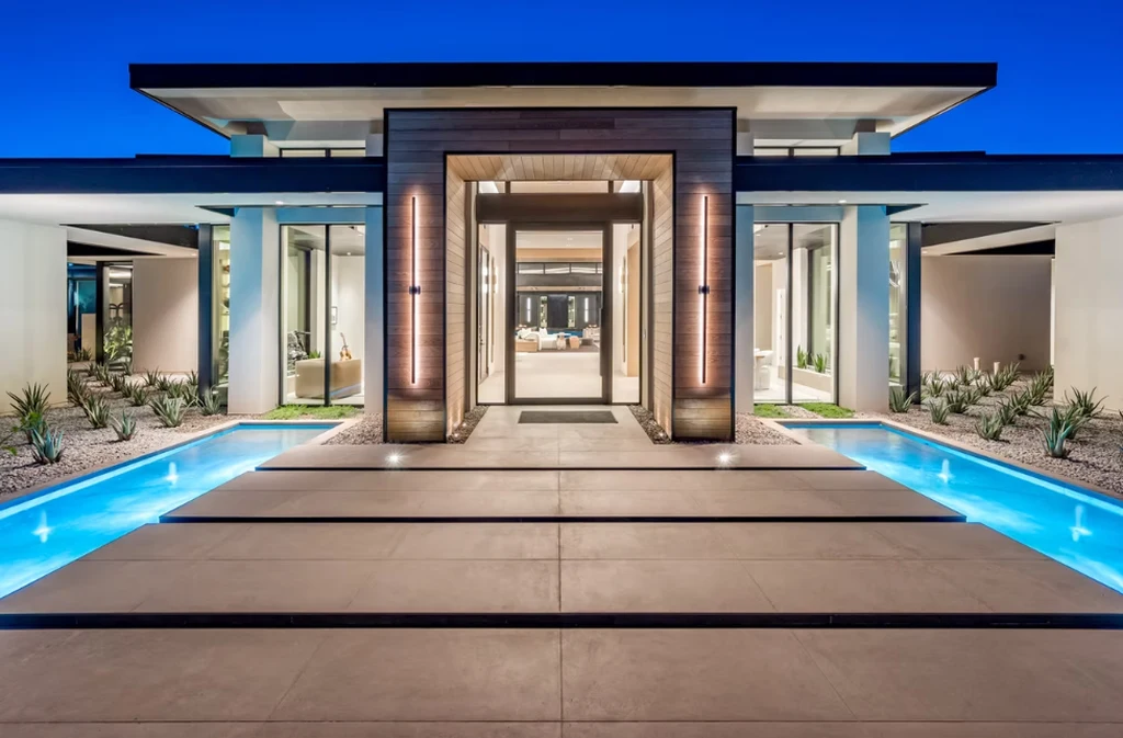 Calizonia Casual by JMAD, A Roman-Inspired Modern Retreat in Paradise Valley