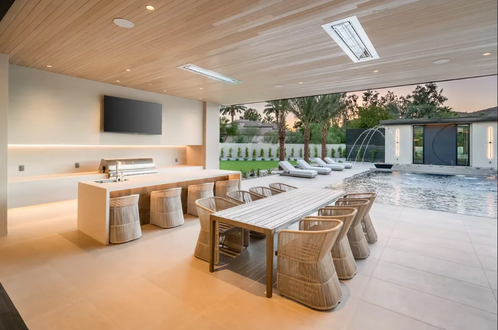 Calizonia Casual by JMAD A Roman Inspired Modern Retreat in Paradise Valley 8
