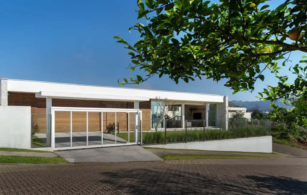 Casa CL by Studio Bloco Arquitetura A Sculpted One Story Sanctuary in Southern Brazil 1