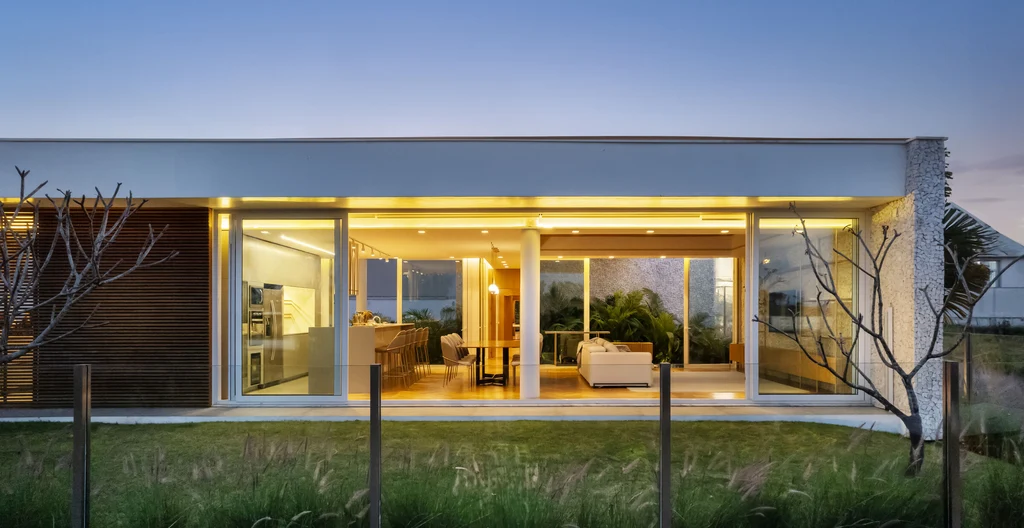 Casa CL by Studio Bloco Arquitetura A Sculpted One Story Sanctuary in Southern Brazil 10