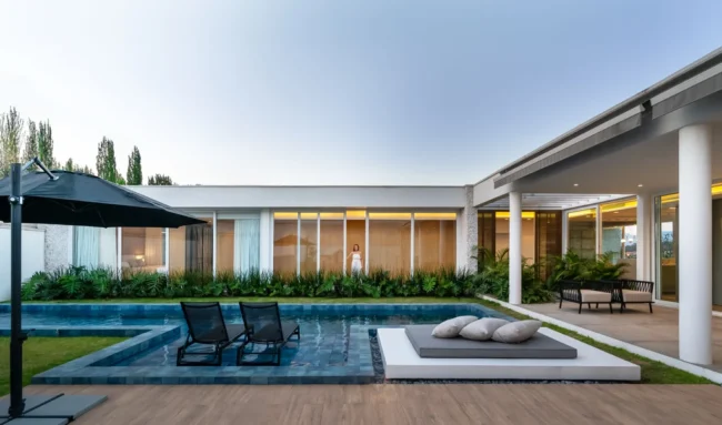 Casa CL by Studio Bloco Arquitetura, A Sculpted One-Story Sanctuary in Southern Brazil