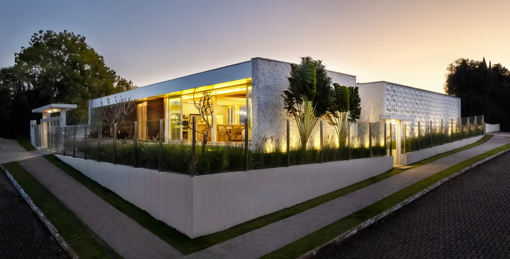 Casa CL by Studio Bloco Arquitetura A Sculpted One Story Sanctuary in Southern Brazil 7