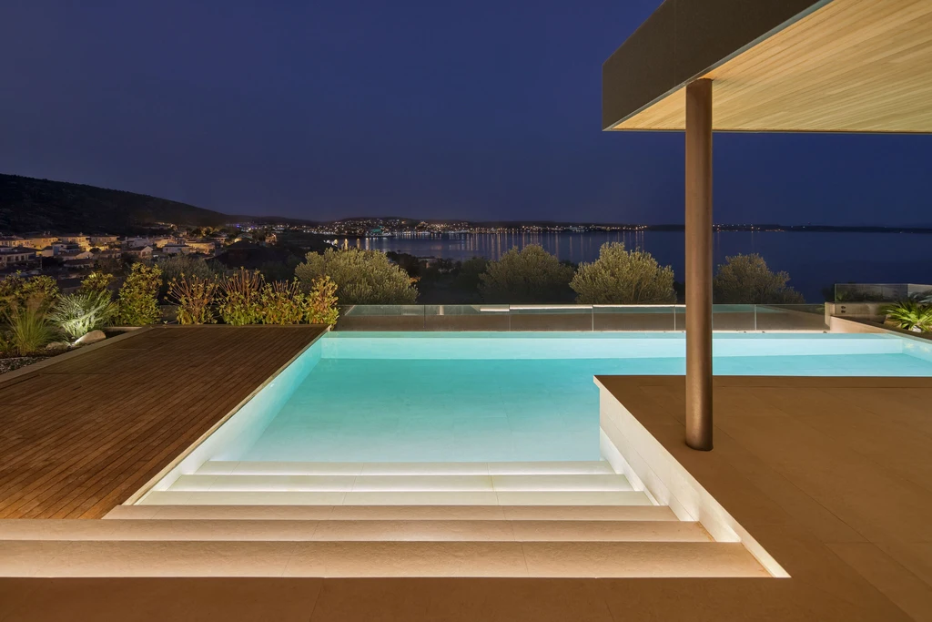 Casa Solis by Basak Akkoyunlu Design, A Tranquil Summer Retreat with Sculpted Volumes and Coastal Elegance
