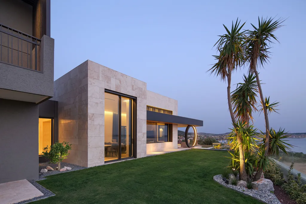 Casa Solis by Basak Akkoyunlu Design A Tranquil Summer Retreat with Sculpted Volumes and Coastal Elegance 5