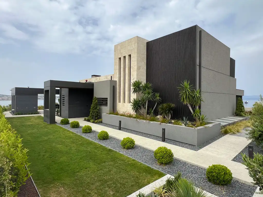 Casa Solis by Basak Akkoyunlu Design A Tranquil Summer Retreat with Sculpted Volumes and Coastal Elegance 7