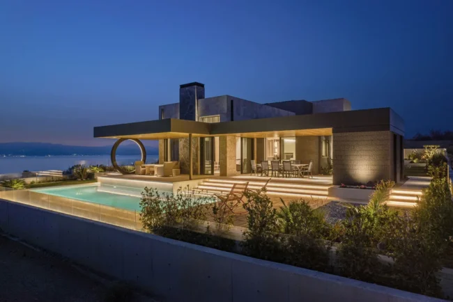 Casa Solis by Basak Akkoyunlu Design, A Tranquil Summer Retreat with Sculpted Volumes and Coastal Elegance