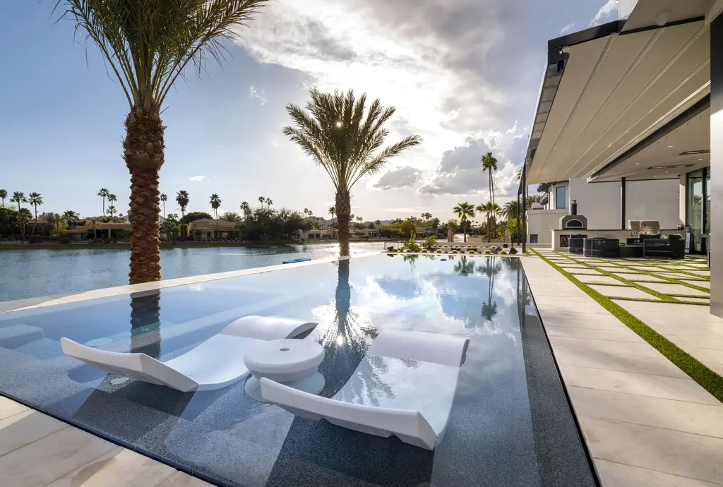 Del Camino by JMAD, A Light-Filled Desert Retreat Embracing Indoor-Outdoor Living