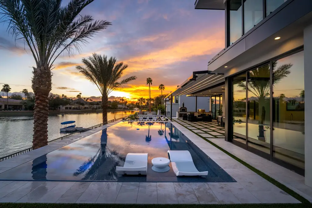 Del Camino by JMAD, A Light-Filled Desert Retreat Embracing Indoor-Outdoor Living