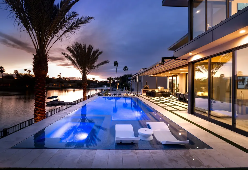 Del Camino by JMAD, A Light-Filled Desert Retreat Embracing Indoor-Outdoor Living