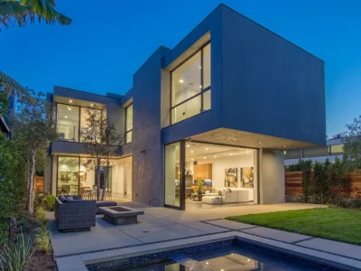 East House by IR Architects A Modernist Sanctuary Framing Light and Landscape 11