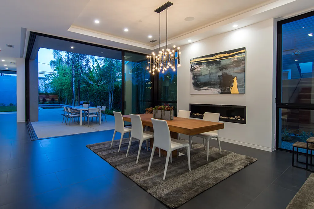 East House by IR Architects, A Modernist Sanctuary Framing Light and Landscape