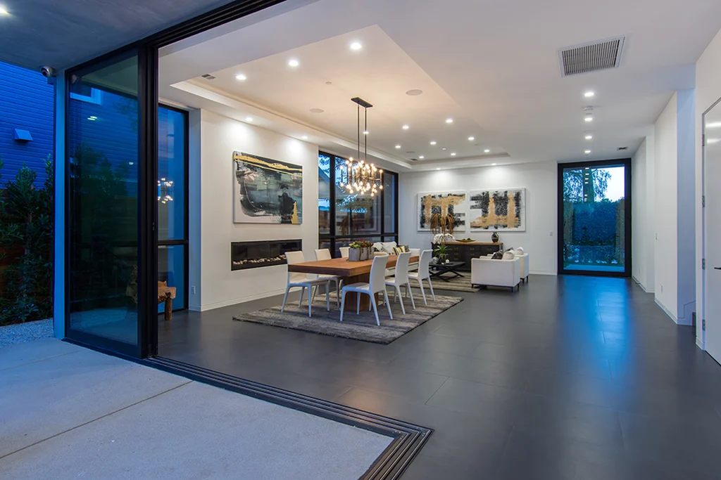 East House by IR Architects A Modernist Sanctuary Framing Light and Landscape 4