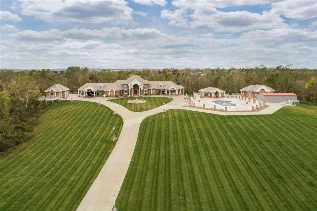 Exquisite Estate at 6201 Lakeside Rd Offers Unrivaled Luxury on 26.69 Acres for 2 1