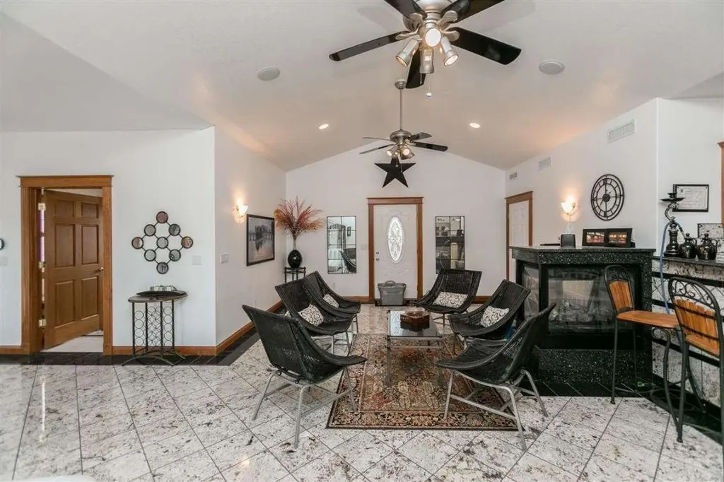 Exquisite Estate at 6201 Lakeside Rd Offers Unrivaled Luxury on 26.69 Acres for 2 18