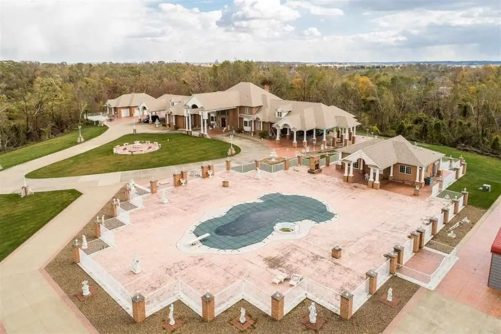 Exquisite Estate at 6201 Lakeside Rd Offers Unrivaled Luxury on 26.69 Acres for 2 19