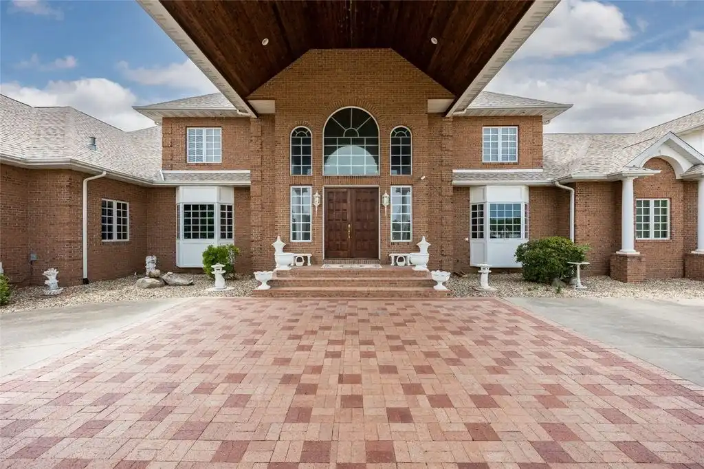 Exquisite Estate at 6201 Lakeside Rd Offers Unrivaled Luxury on 26.69 Acres for 2 6