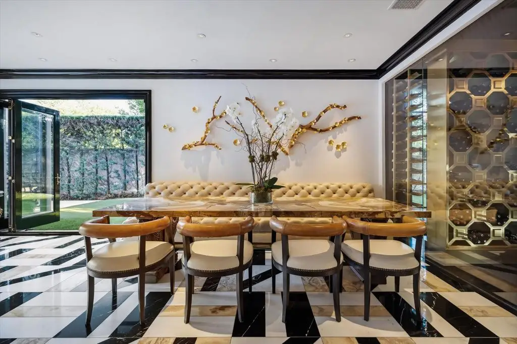 Exquisite Fully Gated Estate at 2307 River Oaks Blvd Embodies the Height of Texas Luxury — Asking 15995000 11