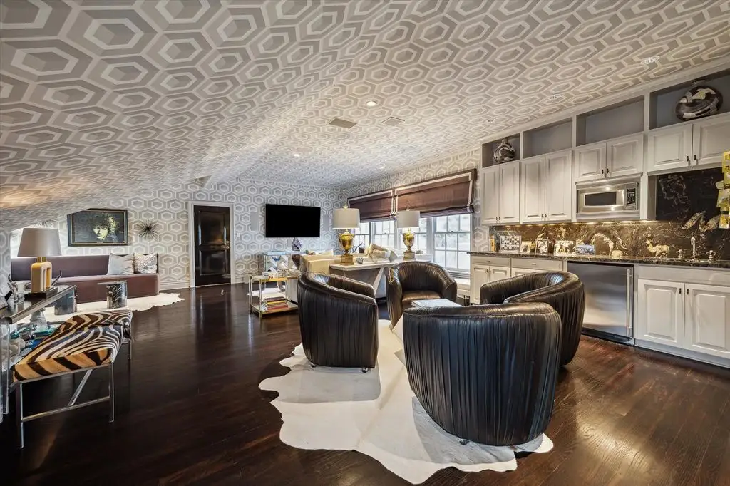 Exquisite Fully Gated Estate at 2307 River Oaks Blvd Embodies the Height of Texas Luxury — Asking 15995000 14