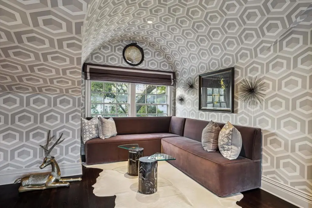 Exquisite Fully Gated Estate at 2307 River Oaks Blvd Embodies the Height of Texas Luxury — Asking 15995000 15