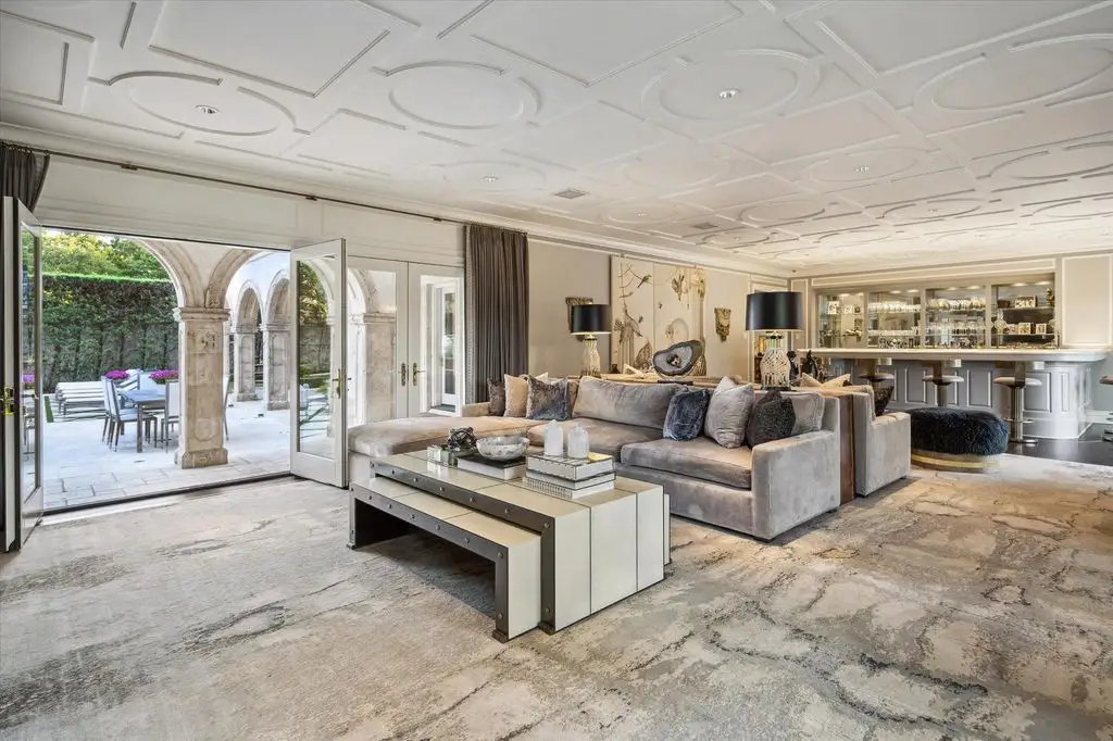 Exquisite Fully Gated Estate at 2307 River Oaks Blvd Embodies the Height of Texas Luxury — Asking 15995000 6