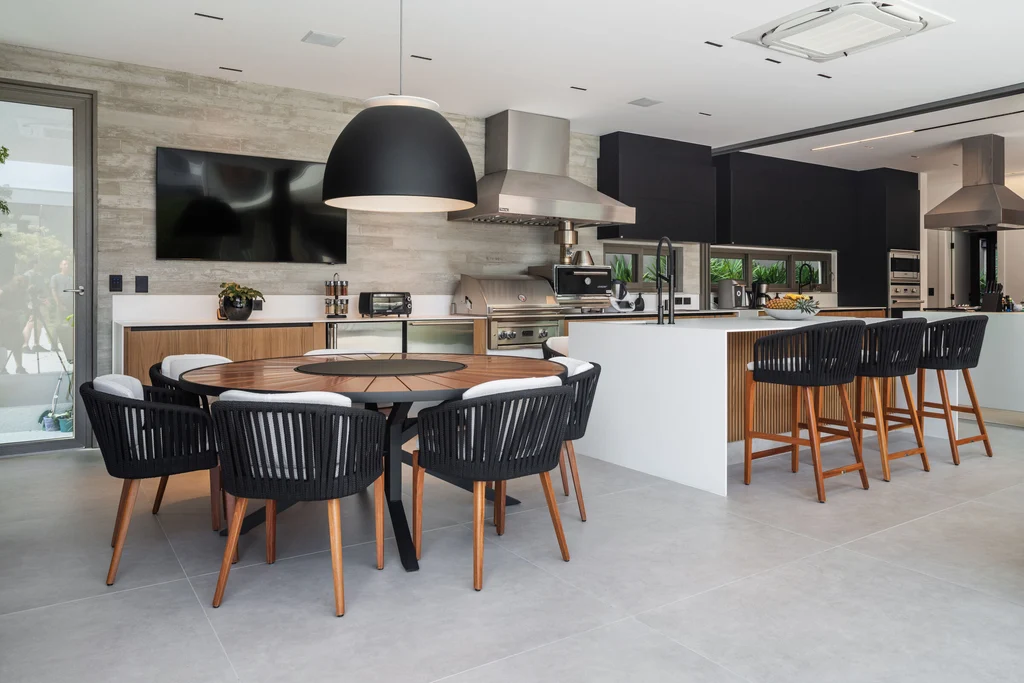 FCS House by SAU Studio Arquitetura Urbanismo A Climate Sensitive Modern Family Home in Brazil 1