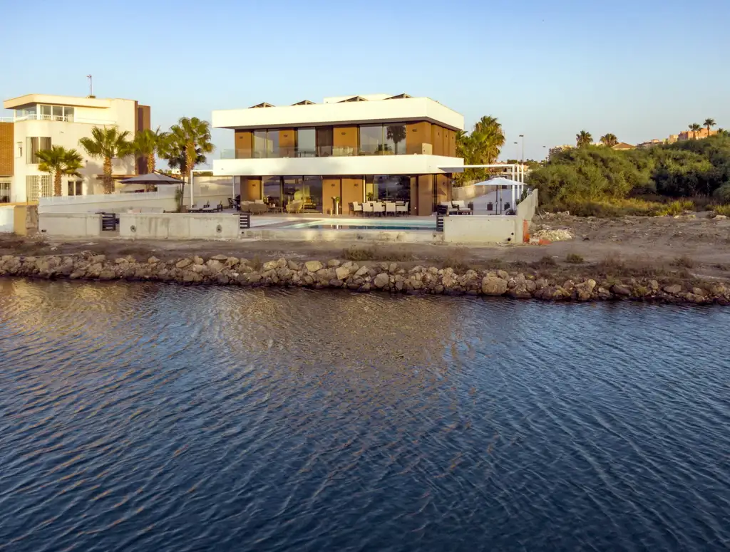 House by the Water by Albasini & Berkhout, A Dutch-Spanish Lagoon Retreat with Seamless Indoor-Outdoor Living