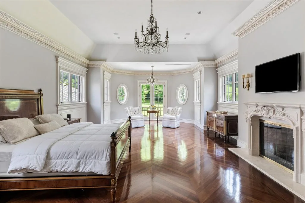 Iconic and Irreplaceable 102 Horseshoe Road Is a Magnificent Gold Coast Estate Listed for 11.8 Million 13