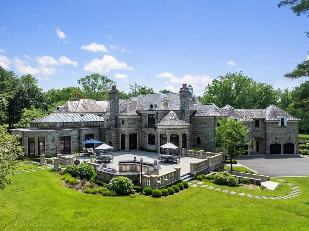 Iconic and Irreplaceable 102 Horseshoe Road Is a Magnificent Gold Coast Estate Listed for 11.8 Million 5